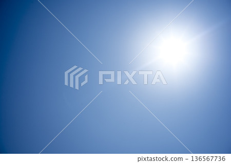 Cloudless sky, sun, spring sky, sky, dazzling image 136567736