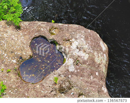 Heart-shaped rock depression in Rairaikyo Gorge, Akiu, Taihaku Ward, Sendai City, Miyagi Prefecture Heart-shaped rock depression in Rairaikyo Gorge, Akiu, Taihaku Ward, Sendai City, Miyagi Prefecture 136567873