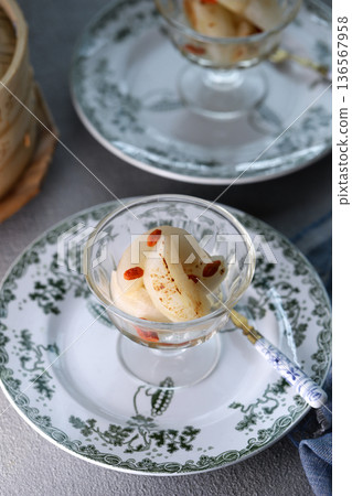 Pear and wolfberry steamed dessert Pear and wolfberry steamed dessert 136567958