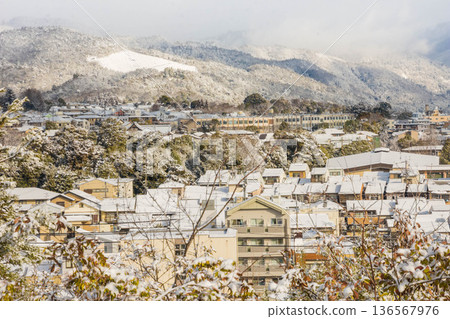 京都冬景：船形大文字寺雪景 136567976