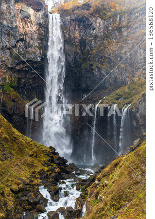 栃木縣日光市中宮寺附近華嚴瀑布的景色 栃木縣日光市中宮寺附近華嚴瀑布的景色 136568120
