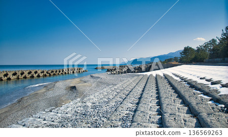 A slight snow melt on the Kurobe River alluvial fan and coastline in Toyama Prefecture, Japan 136569263