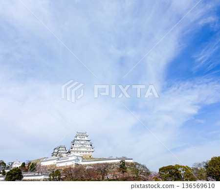 春日碧空，姬路城，位於兵庫縣姬路市，是世界遺產和國寶。 136569610