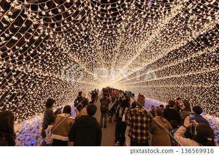 Light tunnel 136569916