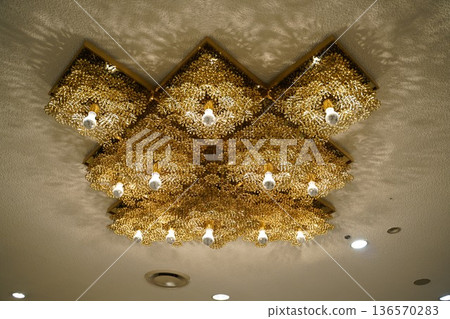 Showa-era chandelier 136570283
