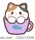 一隻貓在一個簡單的杯子裡 136573306