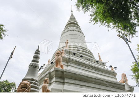 The white pagoda of Wat Phnom on the hill 136574771