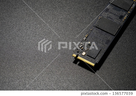 高速儲存 M.2 NVMe SSD 特寫 136577039