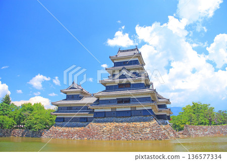 長野縣松本市國寶松本城風景 長野縣松本市國寶松本城風景 136577334