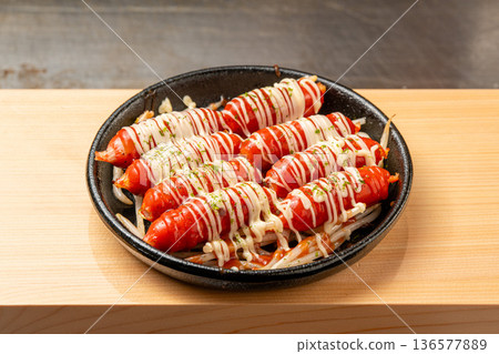 Red sausages: A classic Showa-era retro side dish Red sausages: A classic Showa-era retro side dish 136577889
