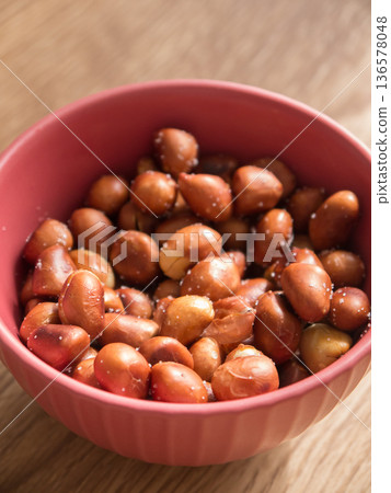 Salted fried peanuts Salted fried peanuts 136578048