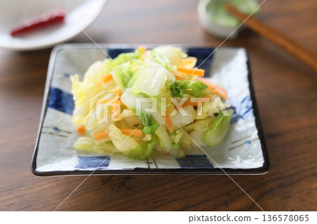Enjoy winter vegetables! Pickled Chinese cabbage Enjoy winter vegetables! Pickled Chinese cabbage 136578065