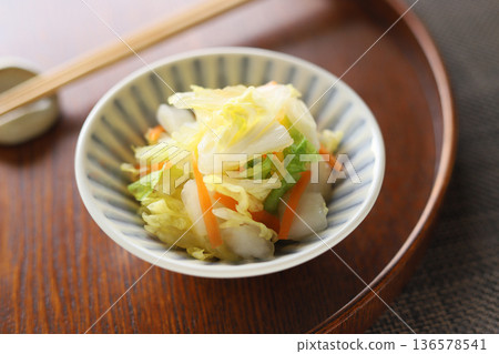 Enjoy winter vegetables! Pickled Chinese cabbage Enjoy winter vegetables! Pickled Chinese cabbage 136578541