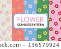 可愛花卉無縫圖案樣本 136579924