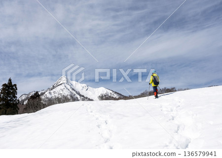 雪道徒步加賀大山的形象 136579941