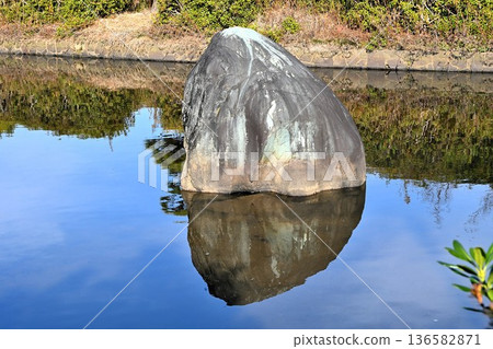 Stones in Hope Pond 136582871