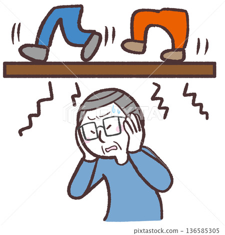 圖：一位老人覺得樓上噪音很大。 136585305