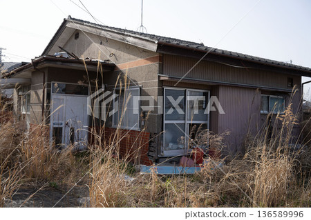 福島核災造成的房屋和房屋廢墟 136589996
