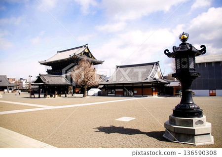 Higashi Honganji Temple, Goei-do Gate (Important Cultural Property), Kyoto Prefecture, Tokoha-cho, Shimogyo Ward, Kyoto City, February 2022 Higashi Honganji Temple, Goei-do Gate (Important Cultural Property), Kyoto Prefecture, Tokoha-cho, Shimogyo Ward, Kyoto City, February 2022 136590308