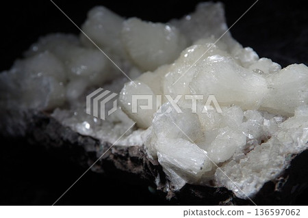 eastern zeolite 136597062