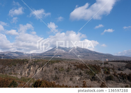 The Nasu mountain range is blessed with spring weather The Nasu mountain range is blessed with spring weather 136597288