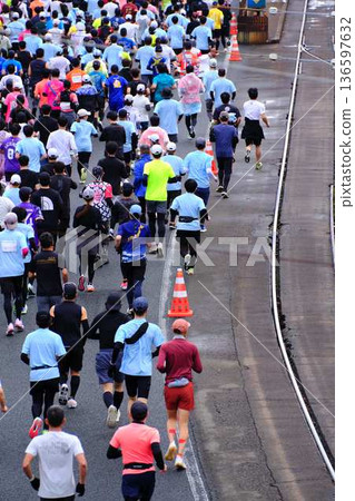 City marathon marathon runner running downhill City marathon marathon runner running downhill 136597632