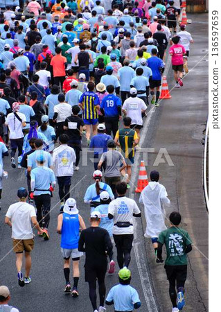 City marathon marathon runner running downhill City marathon marathon runner running downhill 136597659