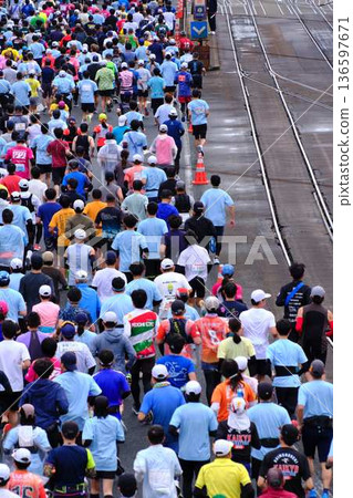 City marathon marathon runner running downhill 136597671