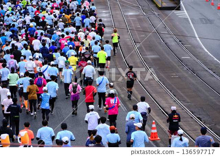 City marathon marathon runner running downhill City marathon marathon runner running downhill 136597717
