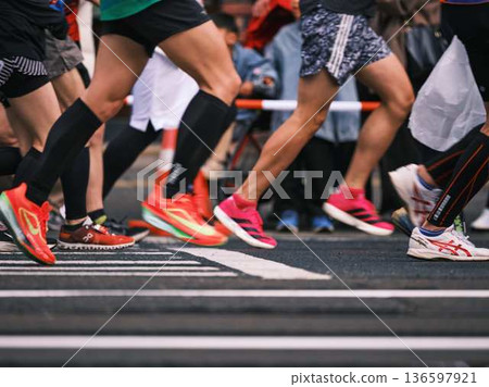 City marathon marathon runner running downhill City marathon marathon runner running downhill 136597921