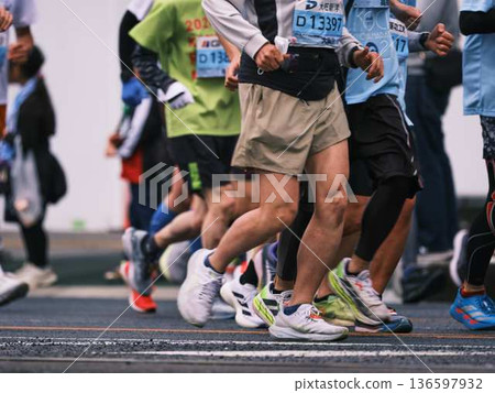 City marathon marathon runner running downhill City marathon marathon runner running downhill 136597932