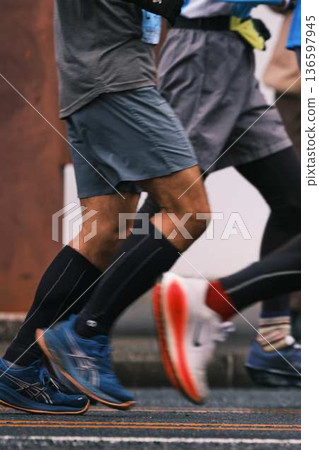 City marathon marathon runner running downhill City marathon marathon runner running downhill 136597945