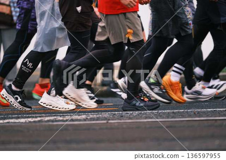 City marathon marathon runner running downhill 136597955