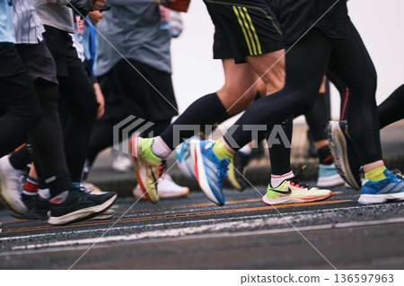 City marathon marathon runner running downhill City marathon marathon runner running downhill 136597963