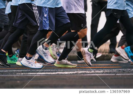 City marathon marathon runner running downhill 136597969