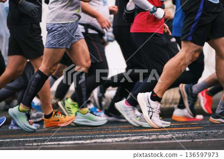 City marathon marathon runner running downhill 136597973