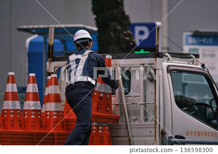 police officer directing traffic police officer directing traffic 136598300