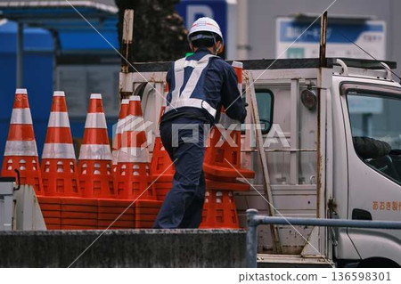 police officer directing traffic police officer directing traffic 136598301