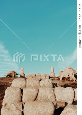 The former Arakawa Hachiman Shrine (Lake Tsukui, Kanagawa Prefecture) emerged from the bottom of a dam lake for the first time in decades due to a record drought. 136598326