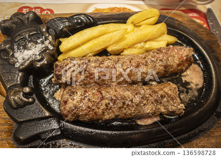 美味的漢堡牛排 美味的漢堡牛排 136598728