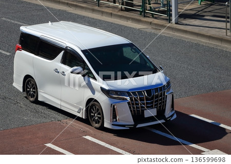 白色豪華小貨車圖像 白色豪華小貨車圖像 136599698