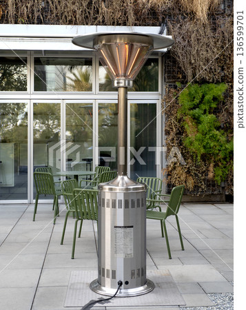 室外安裝的電暖器 室外安裝的電暖器 136599701