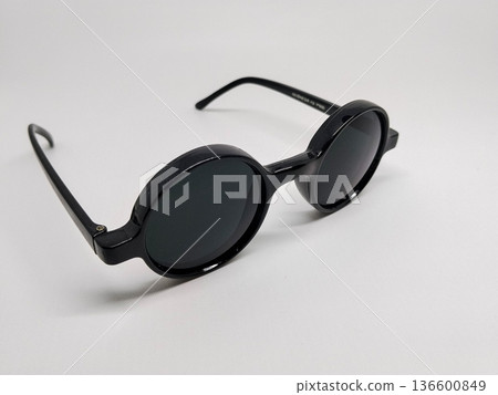 Retro round sunglasses in Boboho style that have thick plastic frames with anti glare black lenses Retro round sunglasses in Boboho style that have thick plastic frames with anti glare black lenses 136600849