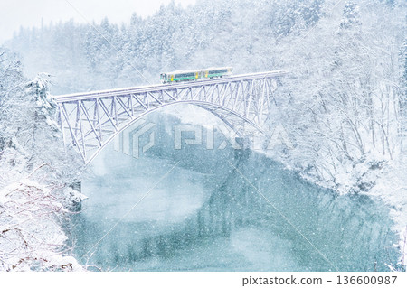 Snow scene on the Tadami Line's First Tadami River Bridge 136600987