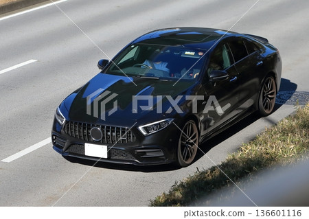 黑色轎車形象 136601116