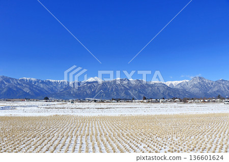 雪安曇野和北阿爾卑斯山 雪安曇野和北阿爾卑斯山 136601624