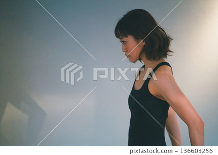 女生 女孩 女性 136603256
