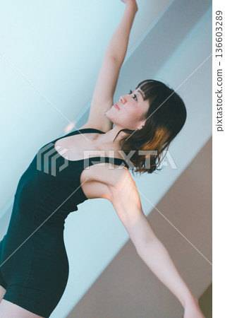 女生 女孩 女性 136603289