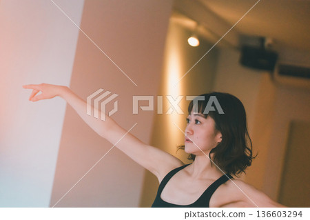 女生 女孩 女性 136603294