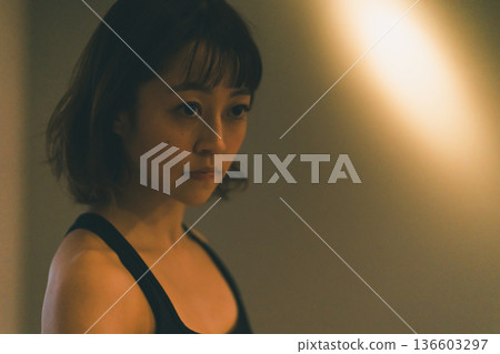 female, females, lady 136603297